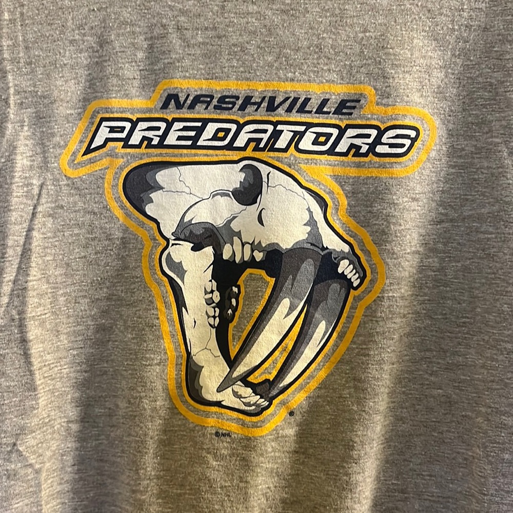 🏒 Fanatics Nashville Predators grey vintage logo shirt size Large EUC